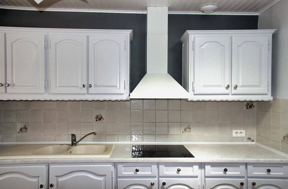 photo avant /après relooking meuble cuisine  ST Nazaire